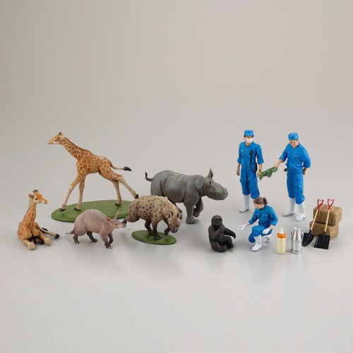 Artpla Zookeeper and Baby Gorilla Set (6Pcs Box) ARTPLA - 1:35 Scale Zookeeper & Baby Gorilla 6 Piece Box Set - CD Album